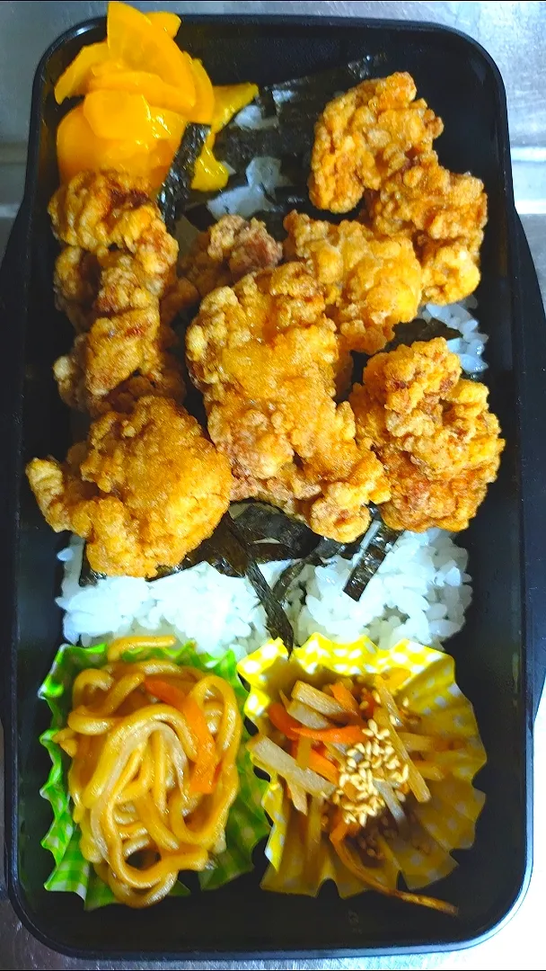 旦那弁当　2023/5/29

豚からあげ
きんぴらごぼう
焼きそば|ユキヨメ♪さん