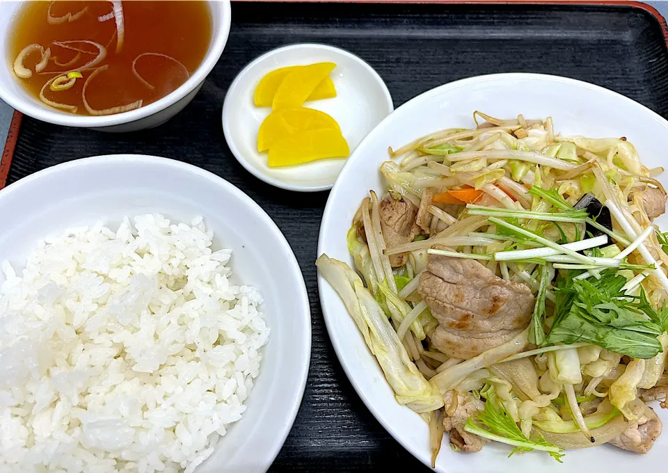 Snapdishの料理写真:町中華　肉野菜炒め定食|須佐 浩幸さん