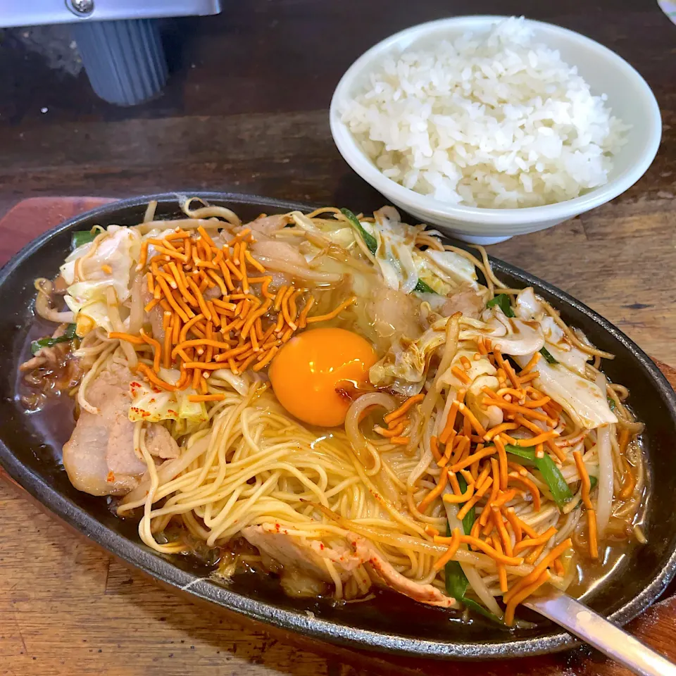 Snapdishの料理写真:焼きラーメン|T. Wonderさん