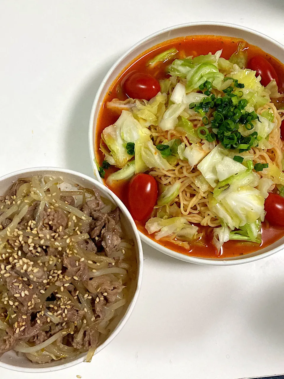 夕食　トマトとキャベツをダシダで食べる冷製麺＆ラム肉ともやし丼|Hiromiさん