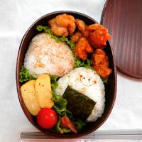 おにぎり弁当 米粉を使った唐揚げ入り