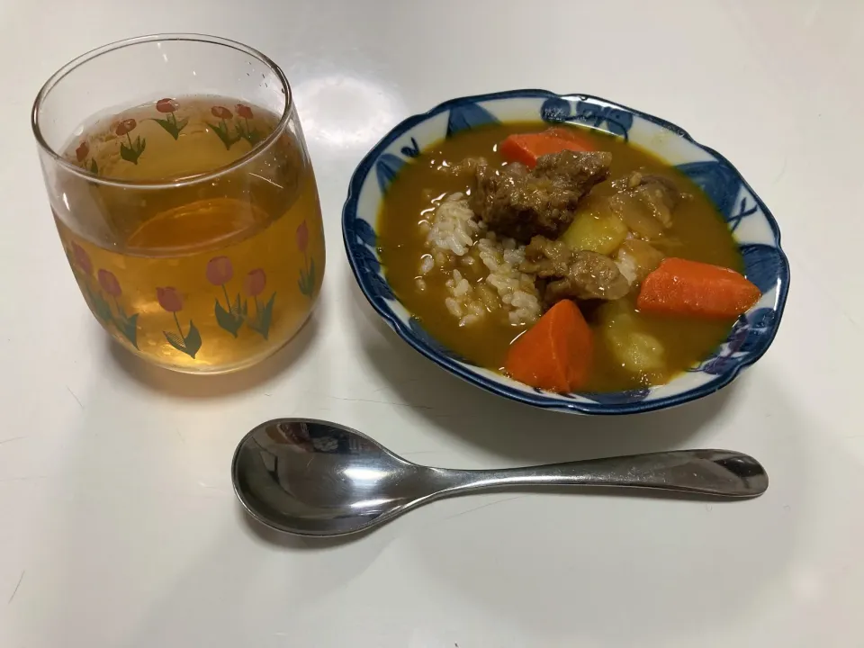 晩御飯は☆牛すじカレー。弟からもらった、志方牛のすじ肉使ってカレー。|Saharaさん