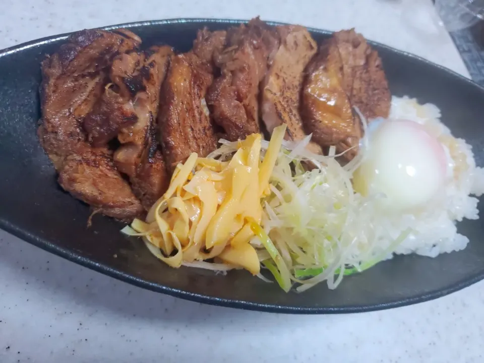 自家製チャーシュー丼？🍻|こぅさん