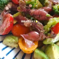 Snapdishの料理写真:アボカドとホタルイカのバジルソースサラダ|もりのごはんさん