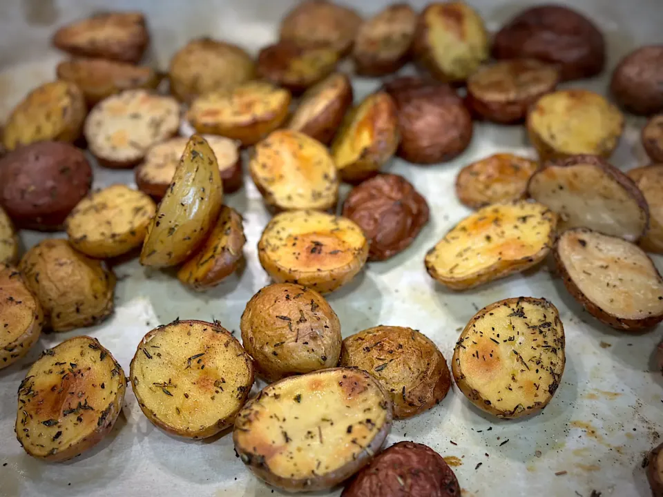 Oven Roasted Baby Potatoes with Herbs|Laki Maikaʻiさん