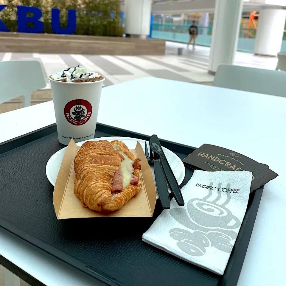 Cheese and ham croissant, chocolate|skyblueさん