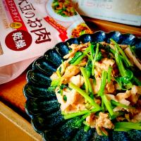 大豆のお肉deせりと蓮根のごまポン炒め