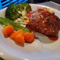 牛豚合挽き肉を使った煮込みハンバーグ