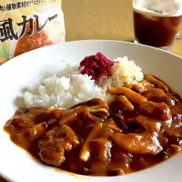 Snapdishの料理写真:大豆ミートの欧風カレーキノコ増し|巧亭さん