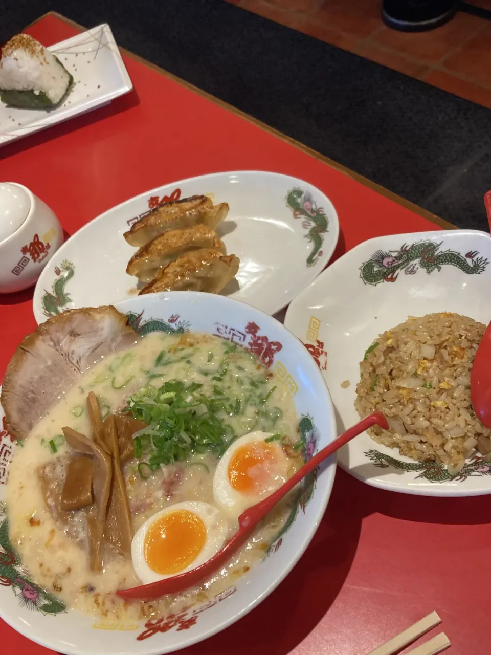 Snapdishの料理写真:北熊 半チャーハン 餃子セット|rockiさん