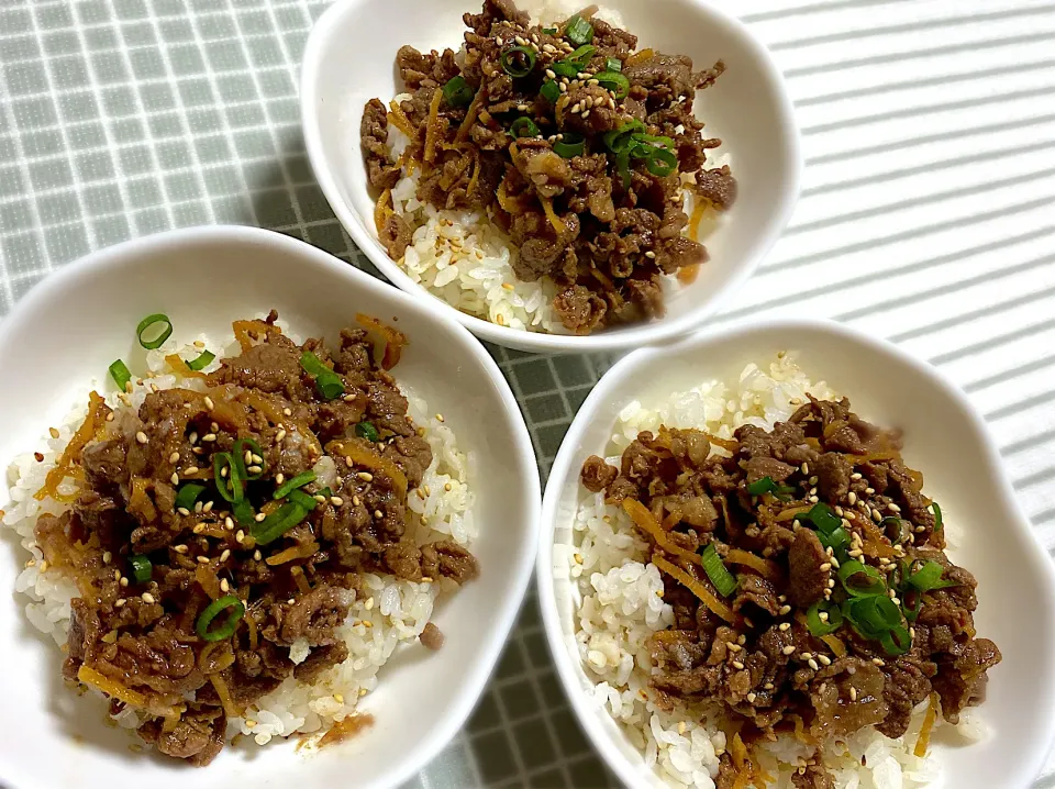 牛しぐれ丼🐂　　　　　　　　　　　　　　　　　　　もち麦🍚|eiyadeさん