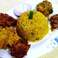 Snapdishの料理写真:Yellow rice, Egg omelet, Pakora, Mango pickle, Garlic pickle|Mushfiqa Rahman (Aritha)さん