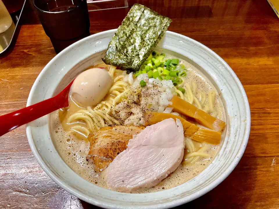 むじゃきラーメン　味玉付き
#三代目むじゃき 
#昼はラーメン
#２種類のチャーシュー|Takeshi  Nagakiさん