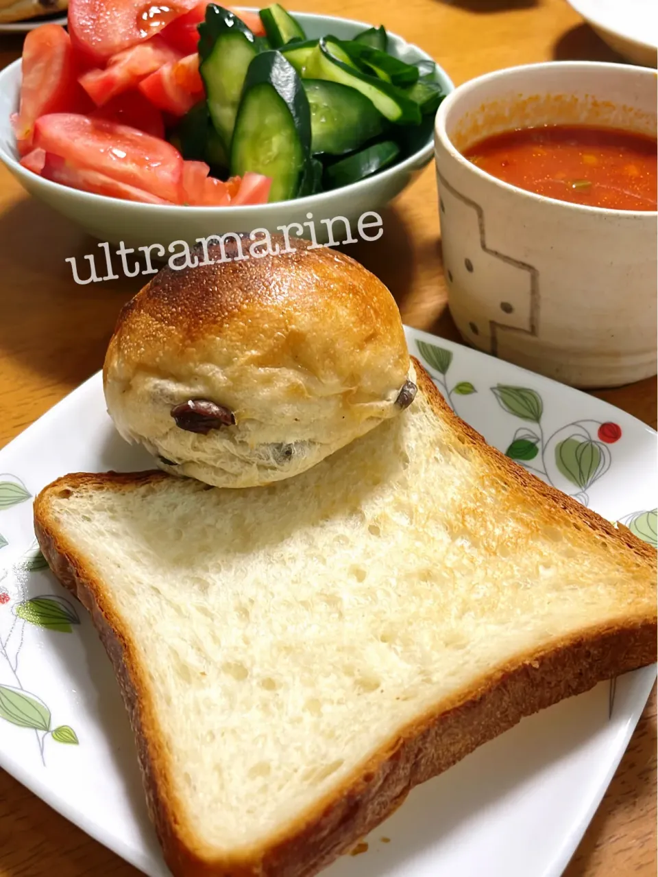 ＊もっちり角食とミルクレーズンパン＊|ultramarineさん