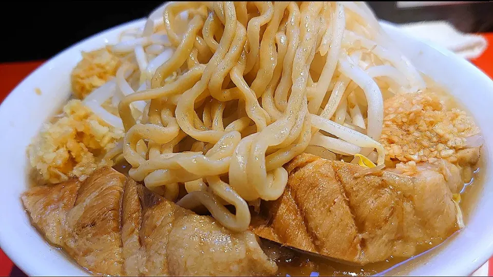 【食べログ TOP 5000】
用心棒 神保町店
ラーメン (麺300g、880円)
＋追加豚 (130円)
＋ニンニクマシ (無料)
＋ショウガマシマシ (無料)
@神保町3分
(JR秋葉原駅から徒歩21分)
23122 (127,090)|大脇さん