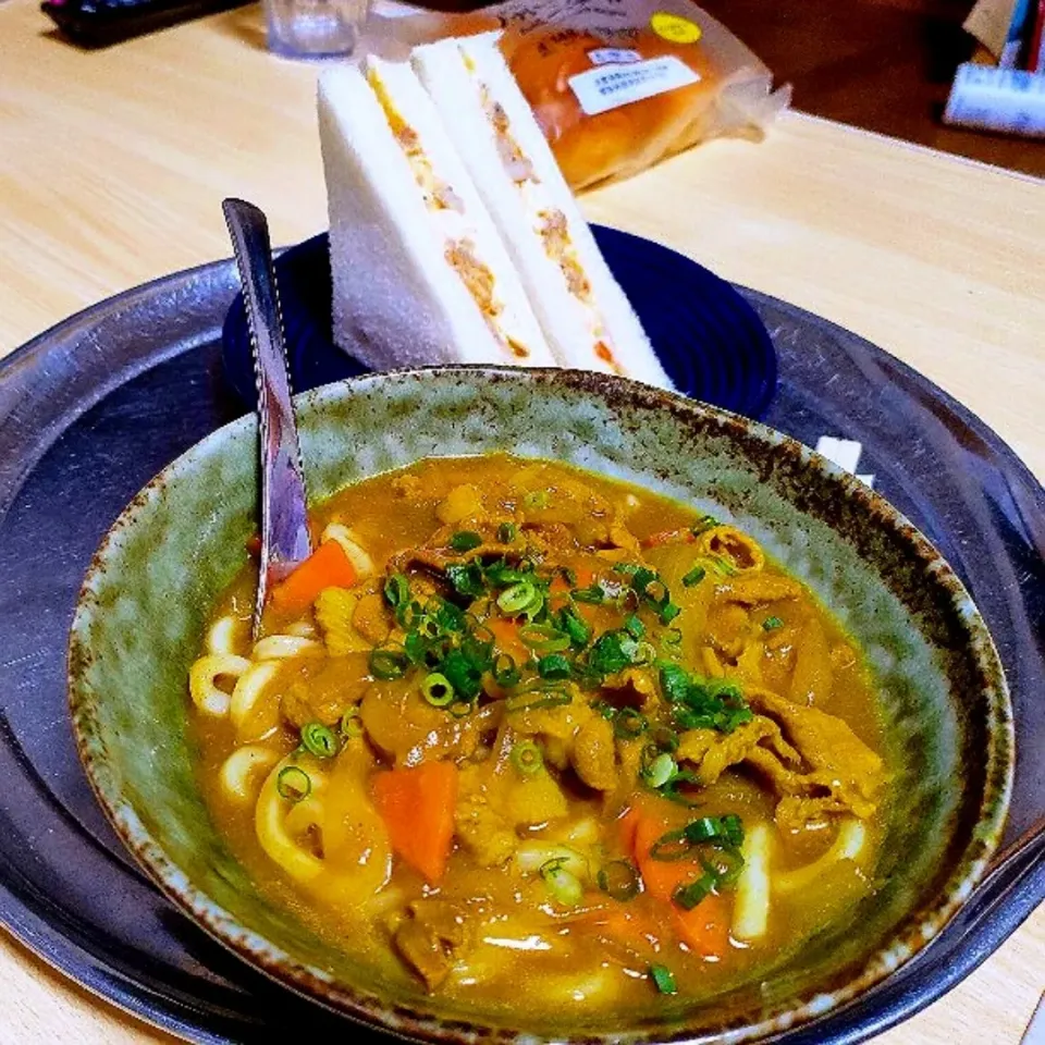 鶏の山賊焼き&卵サンド、カレーうどん。|ariyo4200さん