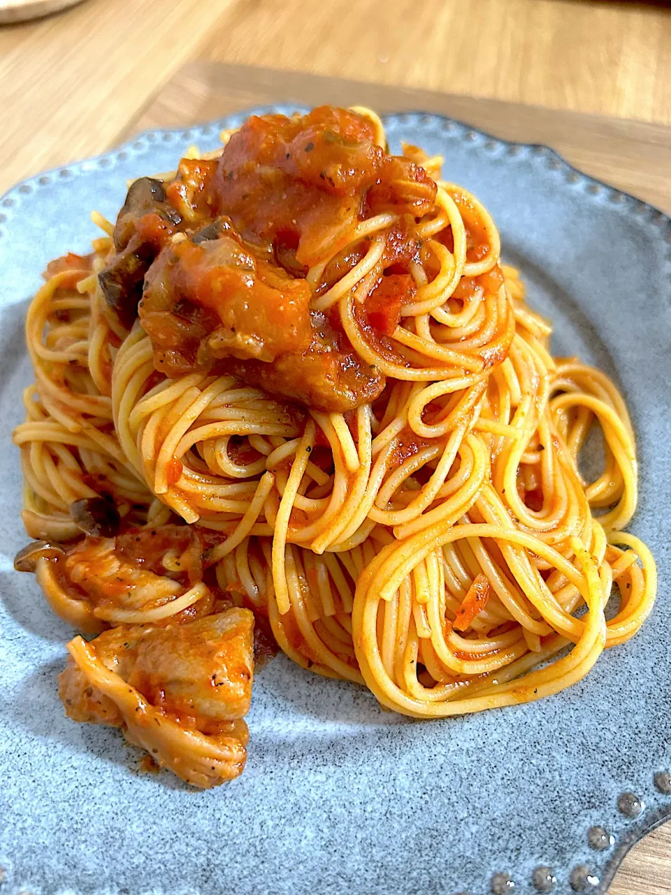 チキン煮込みのトマトパスタアレンジ|お米泥棒🍚さん