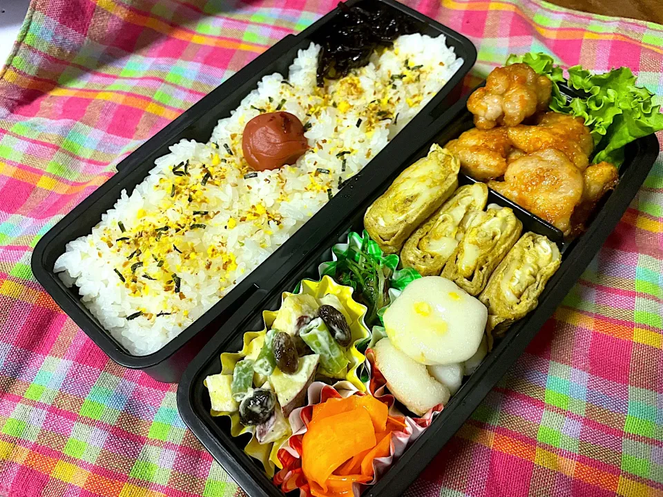 お弁当★チキンケチャップ、甘辛カレーチーズ卵、水菜の梅和え、さつまいものマヨサラダ、にんじんのバターしょうゆ、もちもちコーン|ハルさん