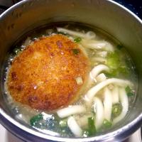 なめ茸と肉そぼろ入りとろみ付きコロッケうどん