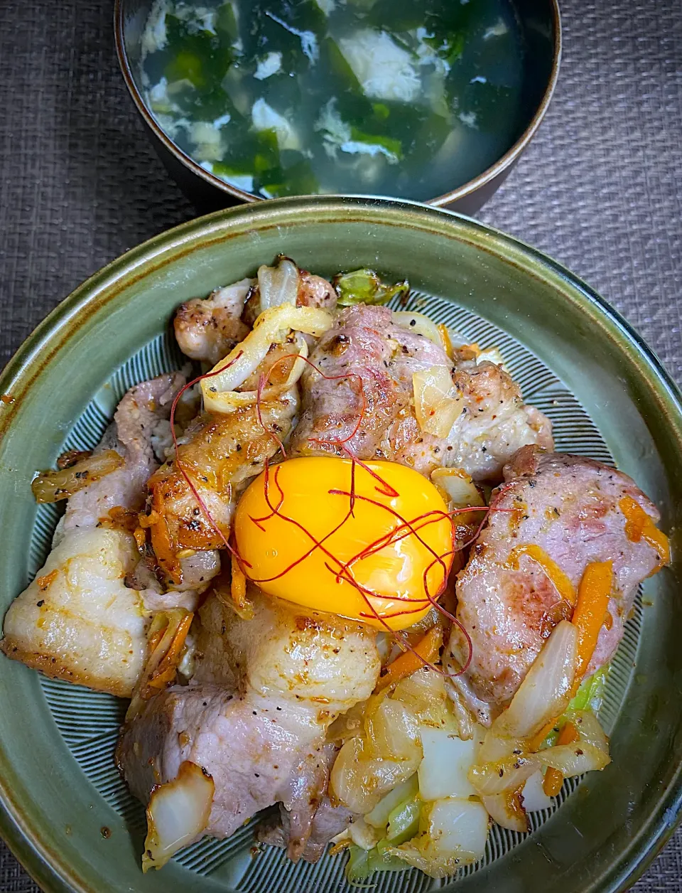 ゴロゴロ豚丼|すくらんぶるえっぐさん