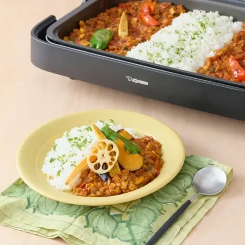 「ホットプレート」を使ってみたSnapdishの料理・レシピ写真:野菜たっぷり大豆ミートのトマトキーマ風カレー