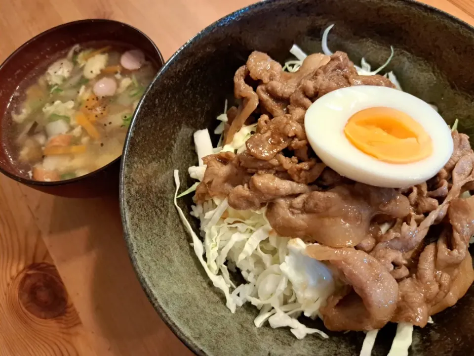 Snapdishの料理写真:豚丼定食|まみさん