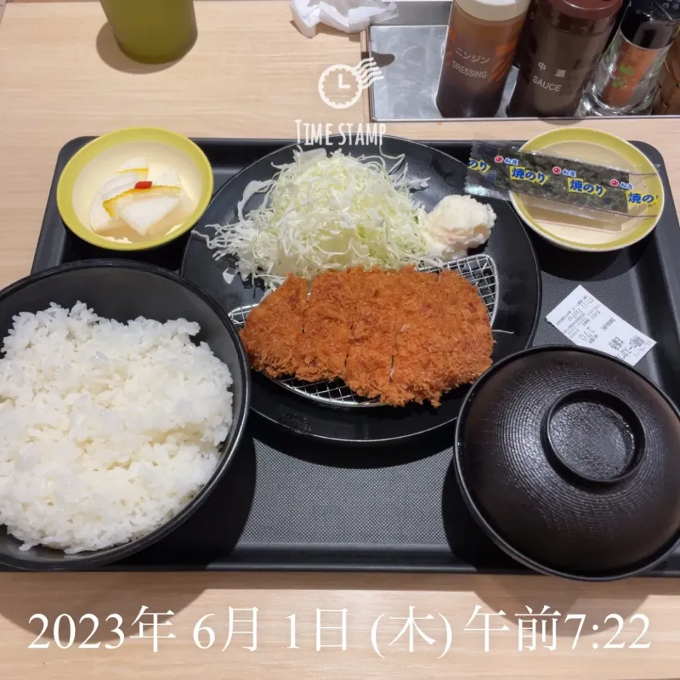 Snapdishの料理写真:朝定食のトンカツ|shinozakiさん