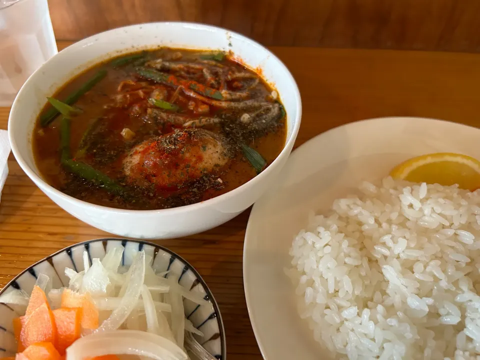 タイ風エノキホタテ🇹🇭🍛味玉トッピング🥚ピクルスマシマシ🥒|buhizouさん