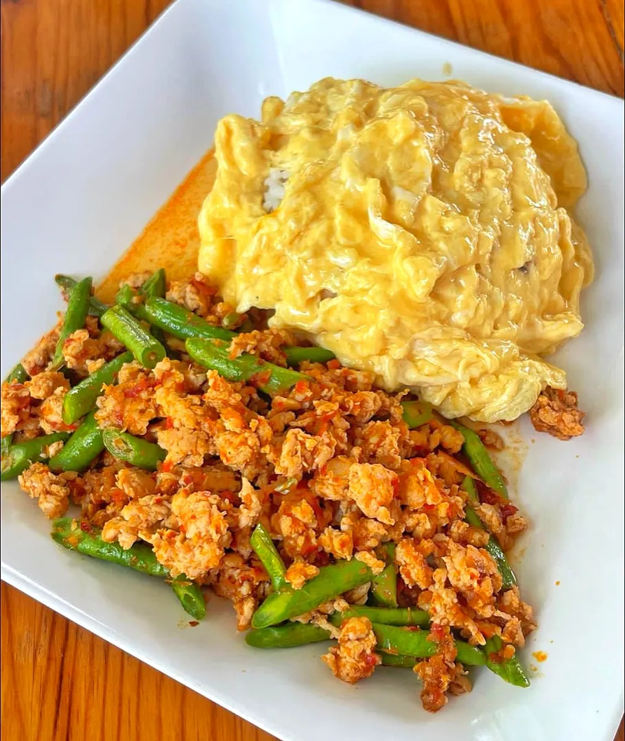 Stir-fried Minced Chicken w/ Red Curry + Creamy Omelette 🌶️🍛🌶️🥚🐔
(ผัดพริกแกงไก่ & ไข่ข้น) 🤤|An'leeさん