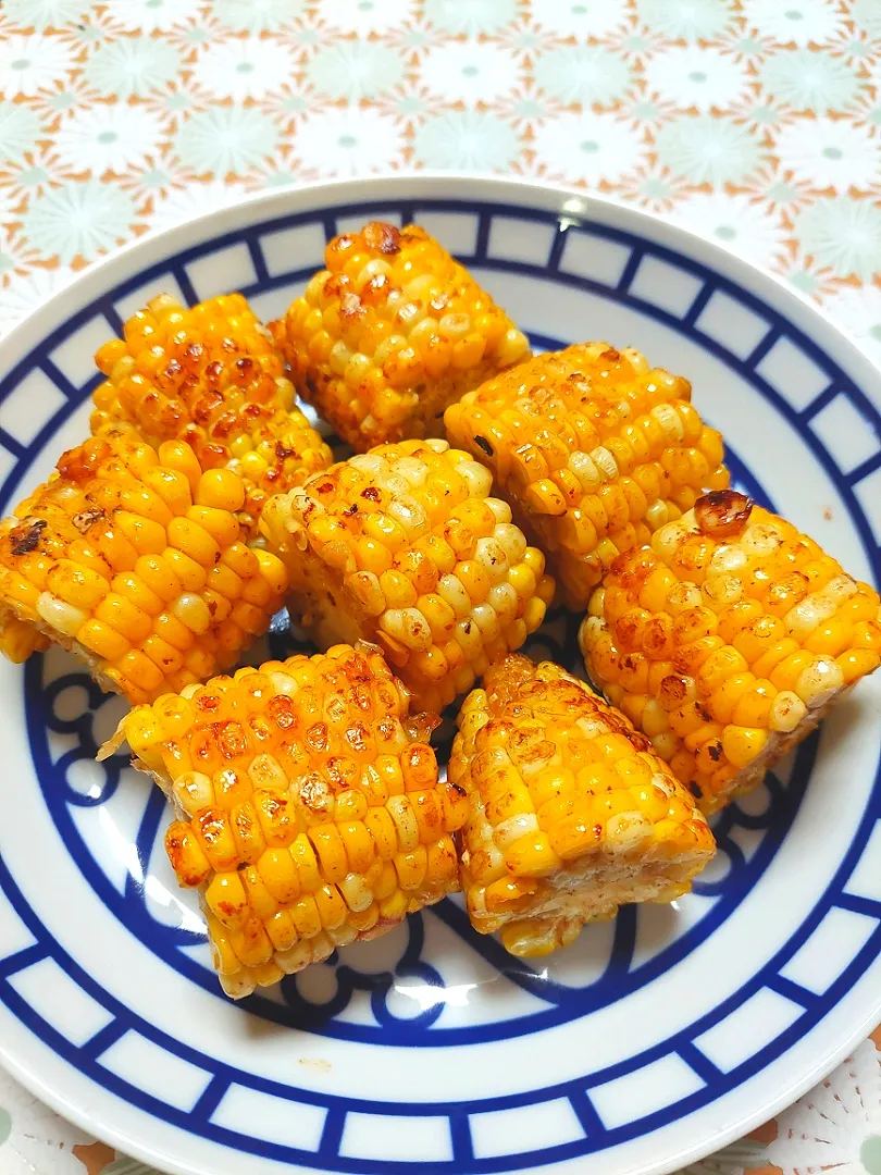 Snapdishの料理写真:🌽とうもろこしのバター醤油♥️|ひぃちゃんさん