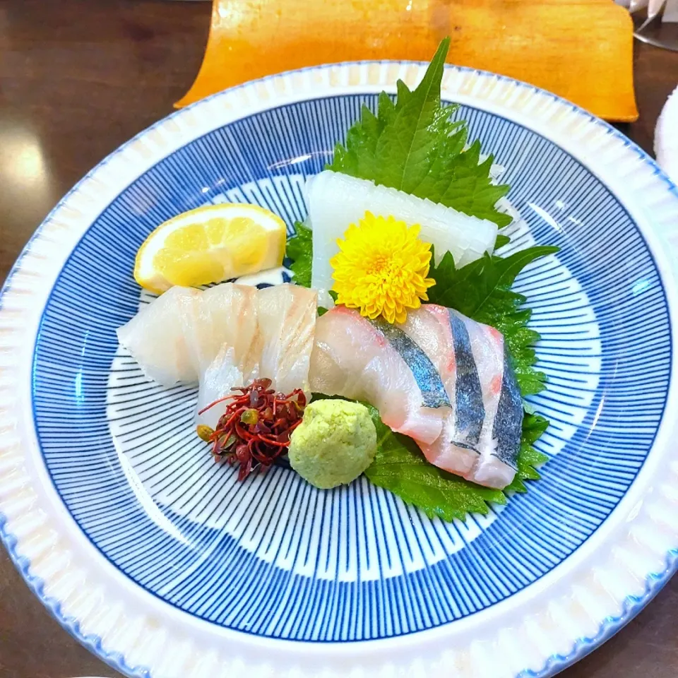 Snapdishの料理写真:シマアジ・平目・剣先いか🦑の三種盛り🍽|ラークさん