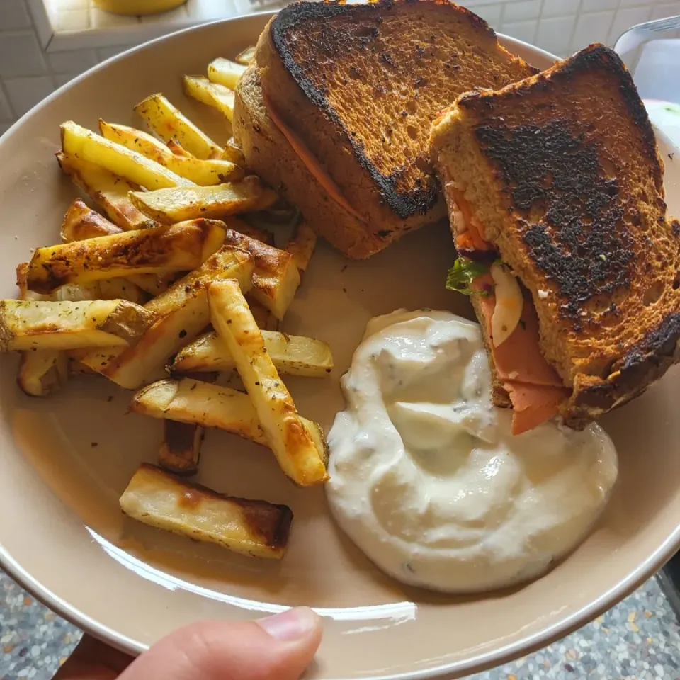 Sandwich and Chips|beeさん