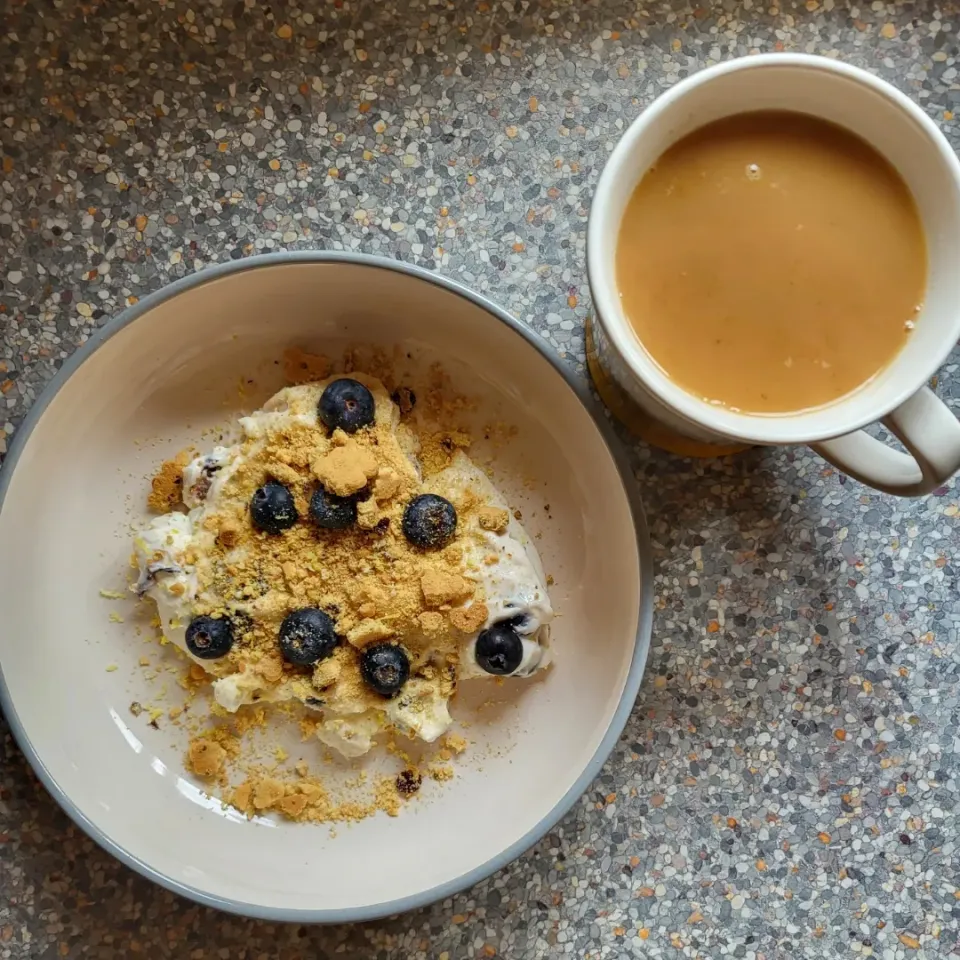 Lemon cheesecake cake protien yoghurt and tea for breakfast!|FatGirlFoodJourneyさん