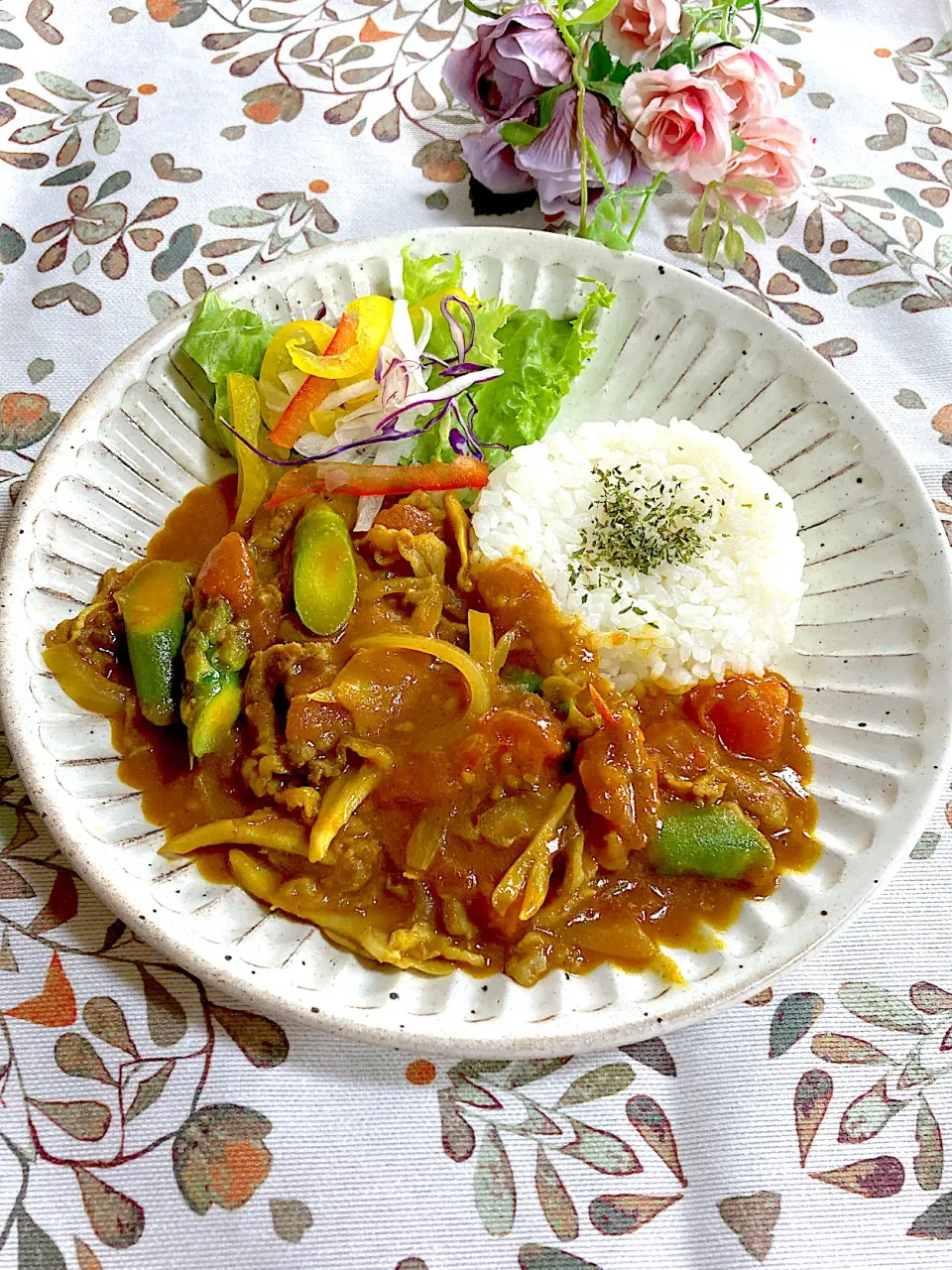 Snapdishの料理写真:牛肉と野菜のカレー風🌼|ringonamaさん