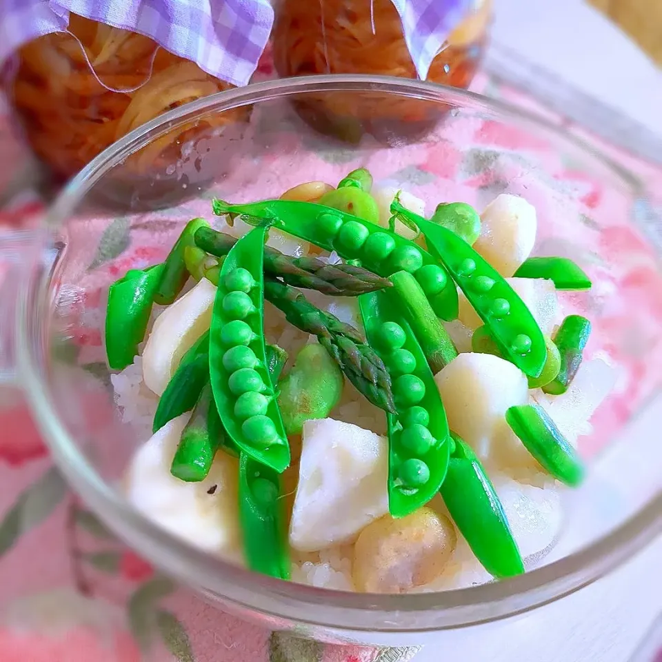 新玉ねぎと新じゃが
そして 家庭菜園のお野菜満載の
炊き込みご飯～♪♪|砂糖味屋キッチンさん