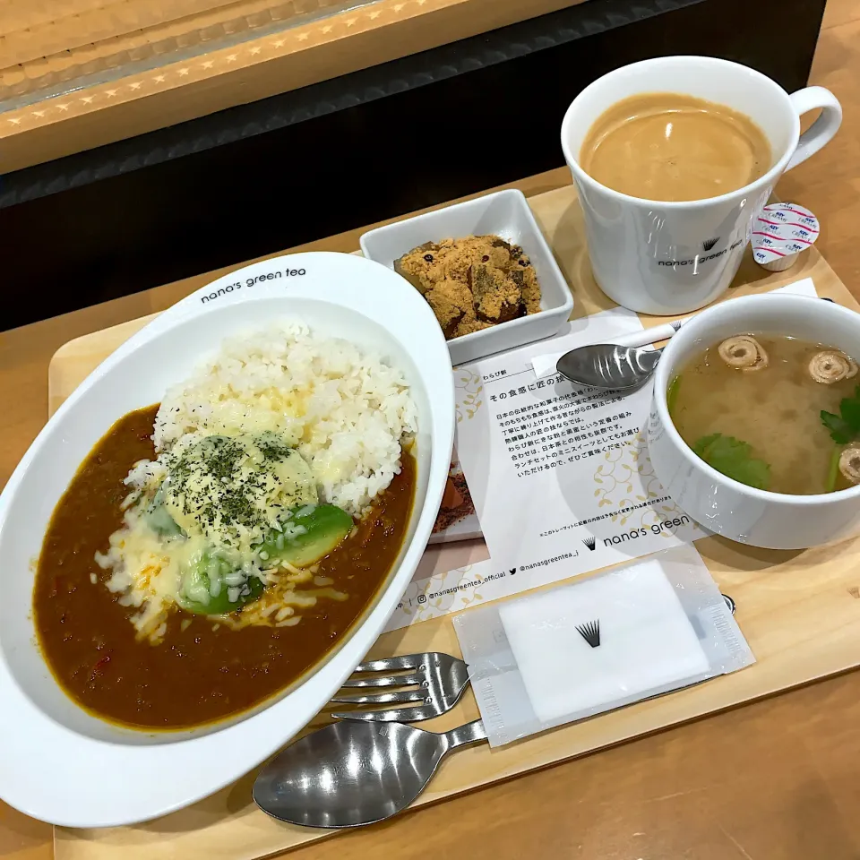 Snapdishの料理写真:アボカドチーズカレーライス
わらび餅
ホットコーヒー|T. Wonderさん