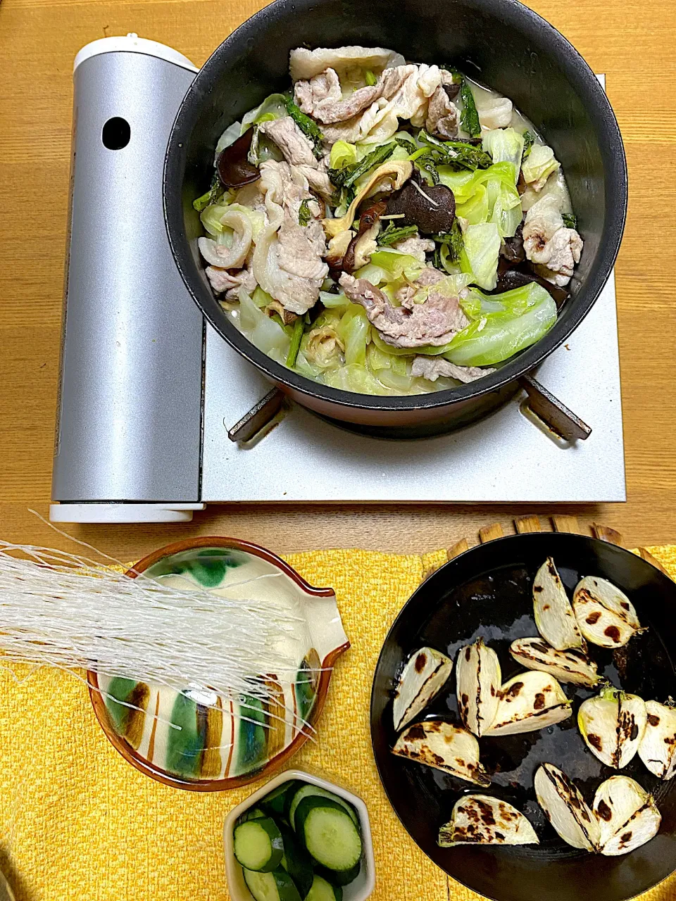 手抜きしたい日のご飯🥢ごま豆乳鍋🍲、カブのソテー|1614さん