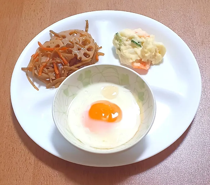 お昼ごはん🍴
卵
きんぴら
ポテトサラダ
ご飯🍚|ナナさん