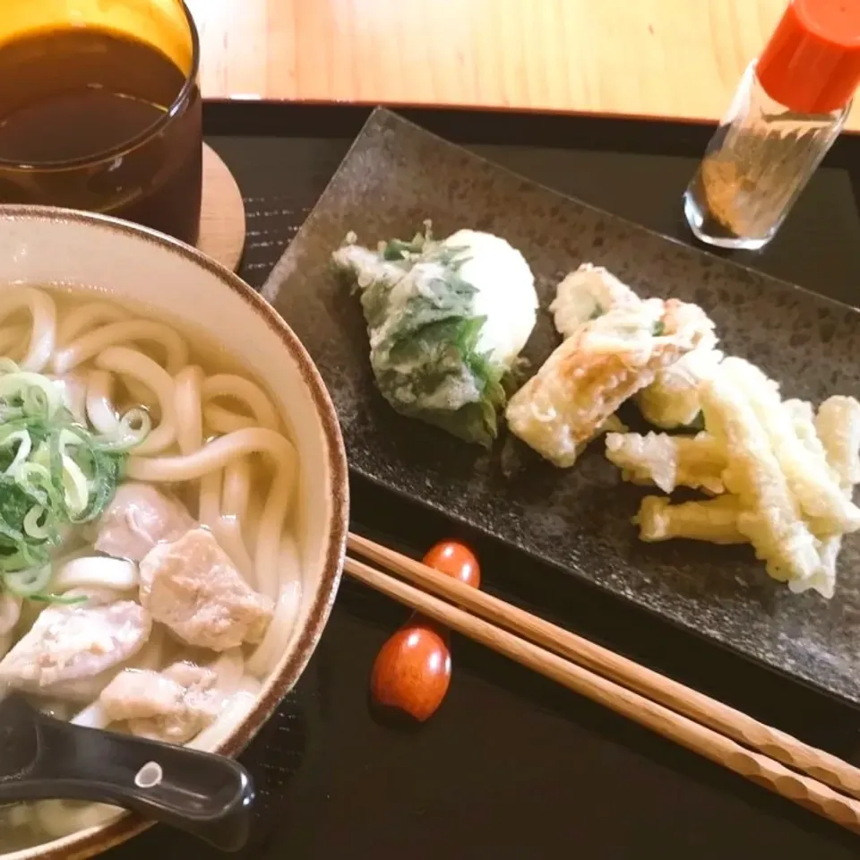 Snapdishの料理写真:今夜は「うどん」
とｱﾙﾓﾝﾃﾞ天ぷら❗|みきやんさん