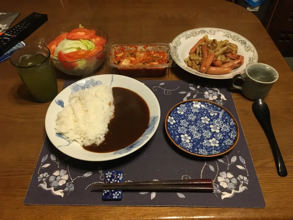 カレーライス、チーズ炒め、サラダ、キムチ(夕飯)|enarinさん