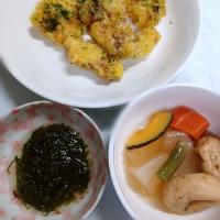 狸の宴シリーズ
今夜の献立は和食です。
皆様に乾杯‼️   ✨🍻>(*´▽｀)っ🍶 

[先付]
めかぶ←写真

[御凌]
穴子寿司

[向付]
鰤のお造り
烏賊のお造り(烏賊フェ)

[焚物]　
雁擬きと野菜の焚き物←写真

[揚物]
蛸の磯辺揚げ←写真

[〆]※予定
冷やし饂飩