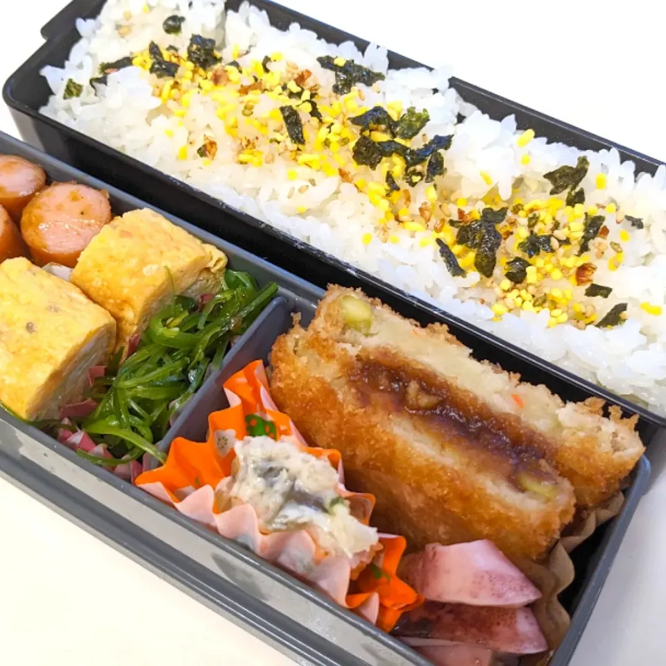 お昼ごはん☆お弁当🍱🍴 
旦那さんのだけ。ほとんど昨日と同じ|ゆんさん