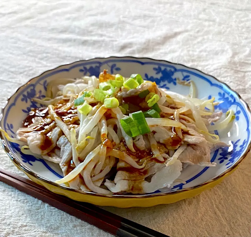 Snapdishの料理写真:もやしと豚肉|かっちゃん杉さん