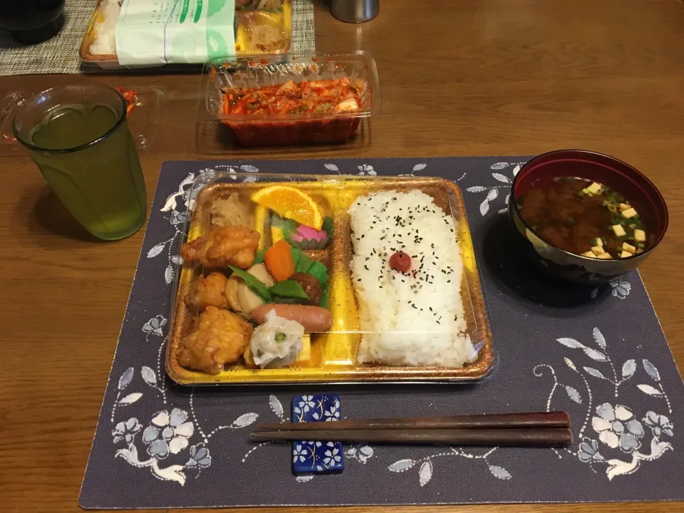 から揚げ幕の内弁当(昼飯、どんどん弁当)|enarinさん