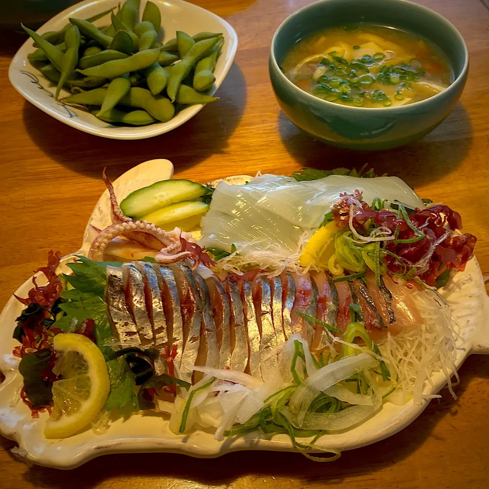 鯵と烏賊の刺身と、なめこと豆腐の味噌汁|もえさん