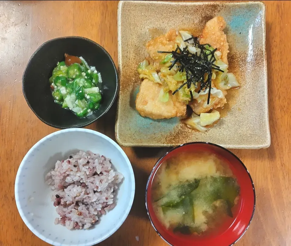 2023 0528　レンジ唐揚げだし醤油がけ　おくらとなめこ山芋和え　豆腐とわかめのお味噌汁|いもこ。さん