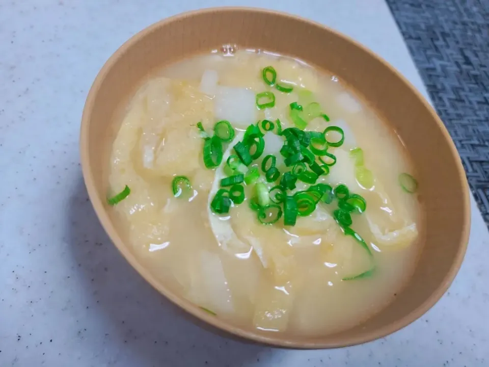 豆腐大根とお揚げさんの味噌汁🍻|こぅさん