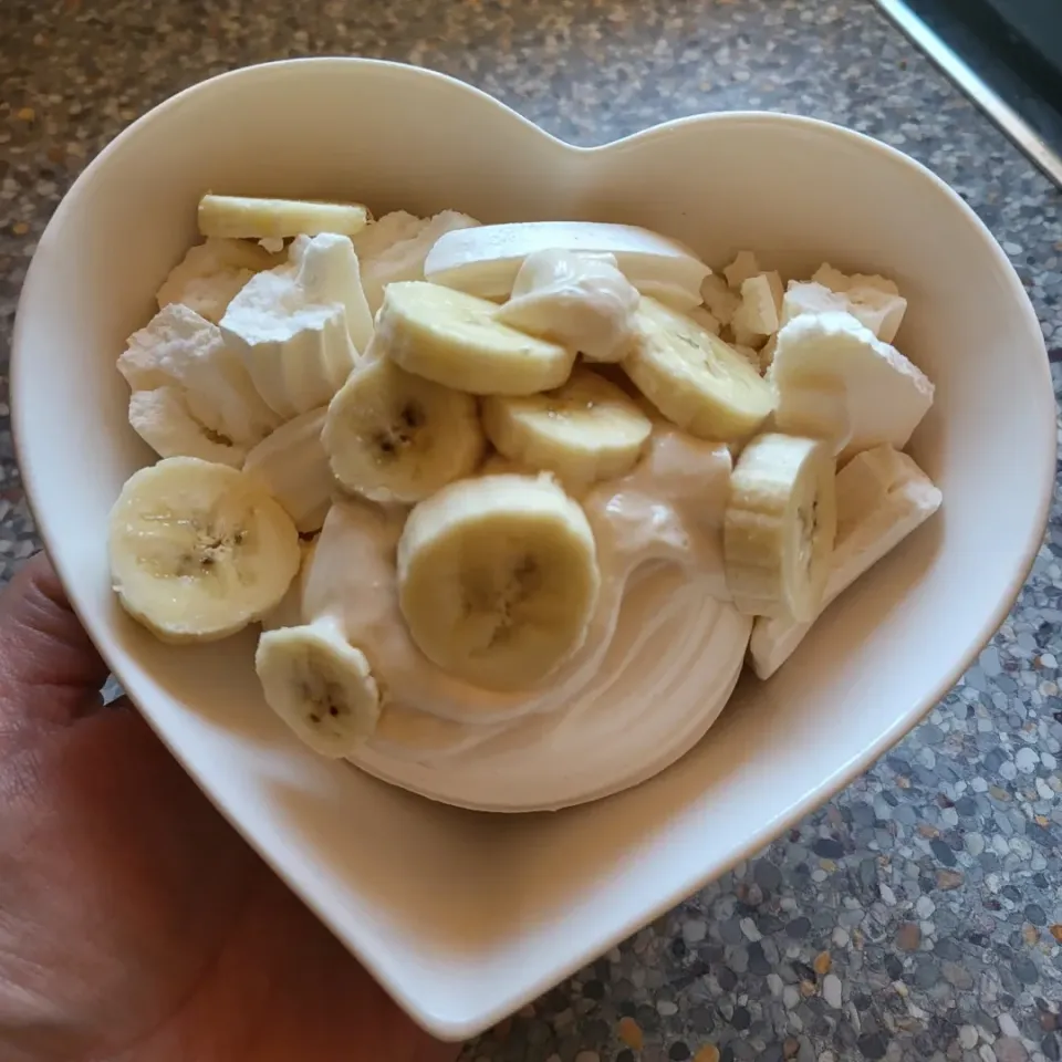 bananas miringue and yoghurt|FatGirlFoodJourneyさん