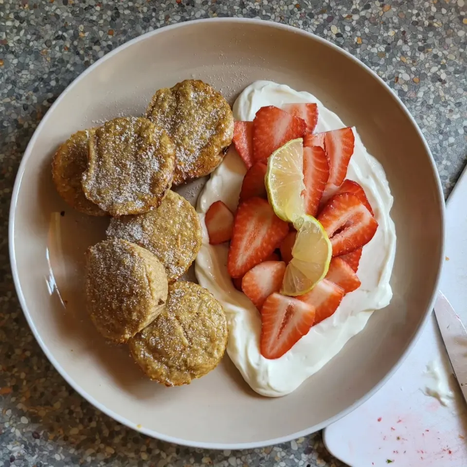 Oat bake carrot cakes.|FatGirlFoodJourneyさん