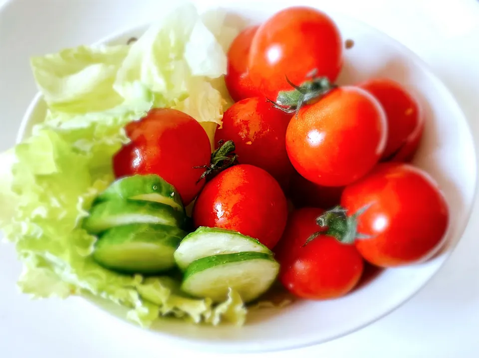 Snapdishの料理写真:双子トマトのモコモコサラダ🍅|ubechaさん